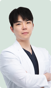 كيم وو هيونغ (Kim Woo-hyeong، 김우형)، طبيب في عيادة JIWOO