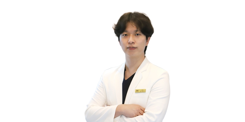 Доктор Чон Джэ Хон, врач LEE HYUN JAE Dermatology Clinic