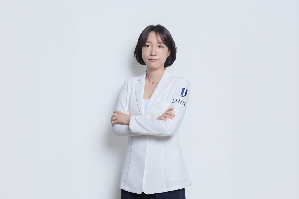 리진의원 박진경 원장 공식 의료진 사진
