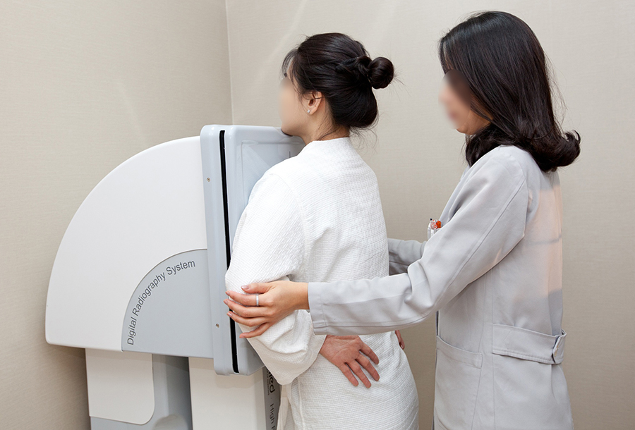 MD Clinic: الطابق 6 · فحوصات الثدي والاستشارة — غرفة أشعة الصدر
