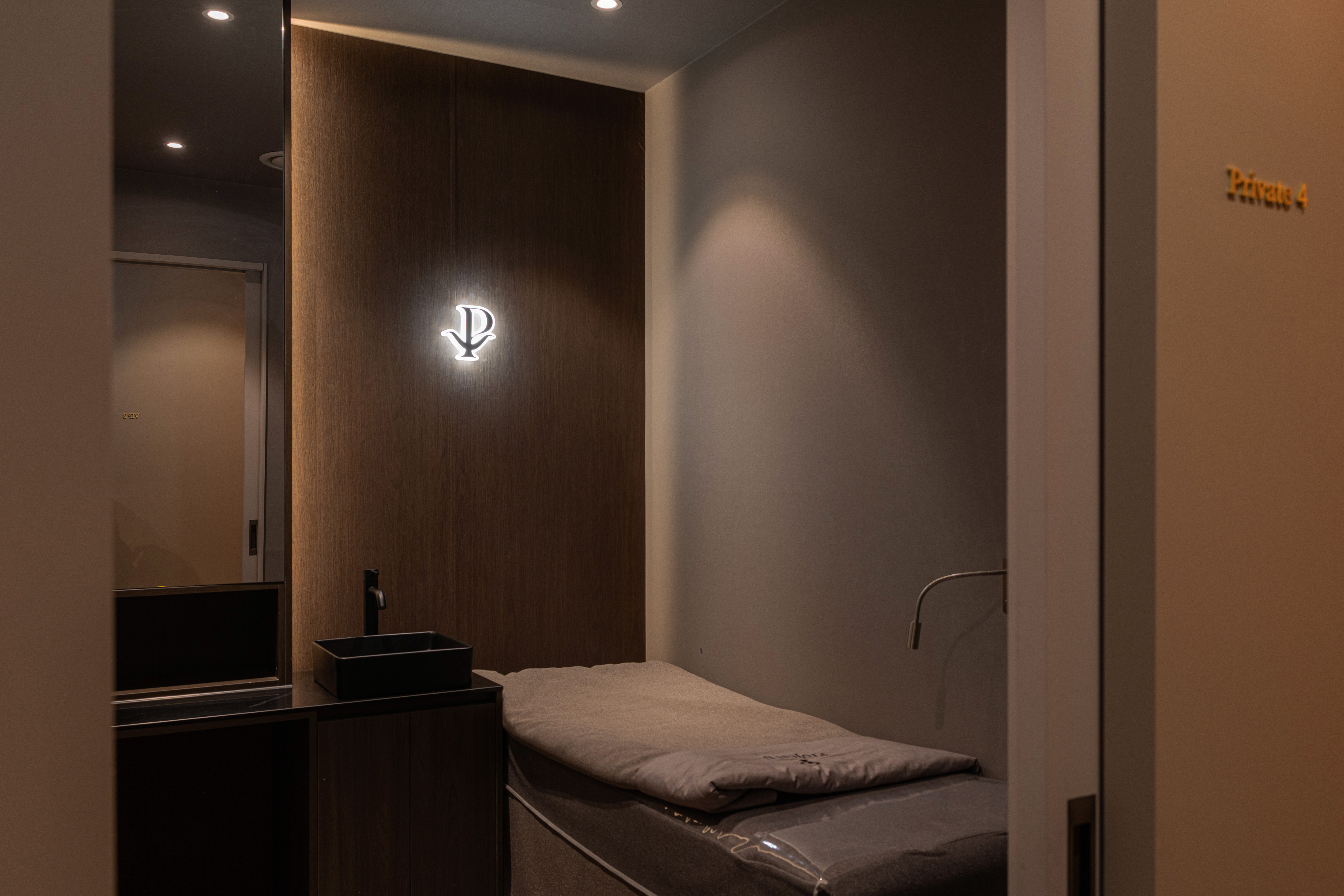 ProjectU Clinic Hongdae interior view 20