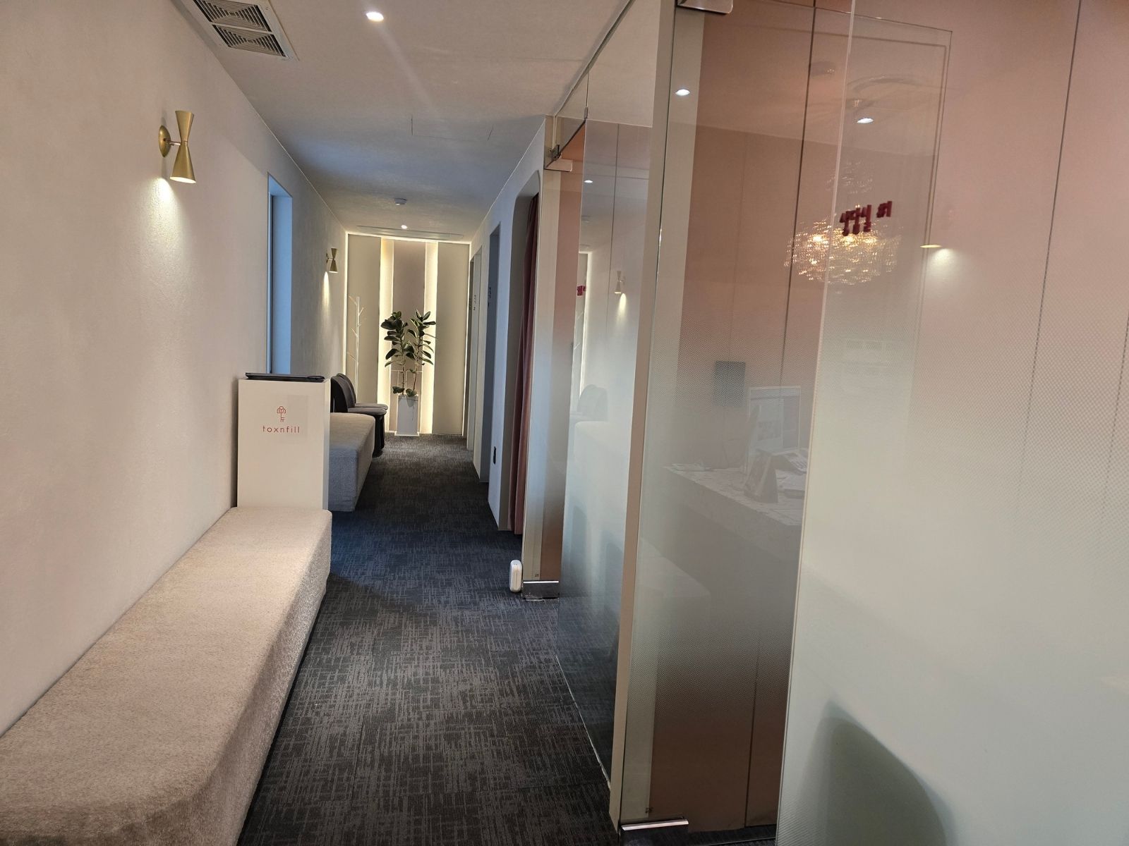 Couloir devant les salles de consultation · Toxnfill Konkuk