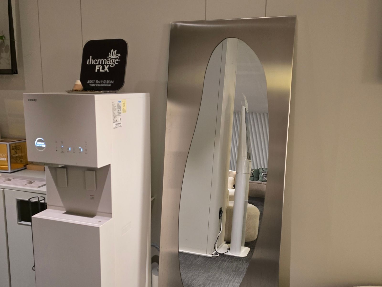 Espace boissons près du miroir · Toxnfill Konkuk